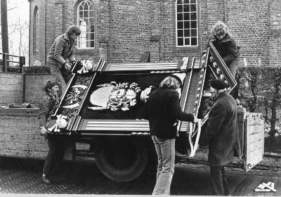 na een intensieve restauratie komen de borden terug in de kerk